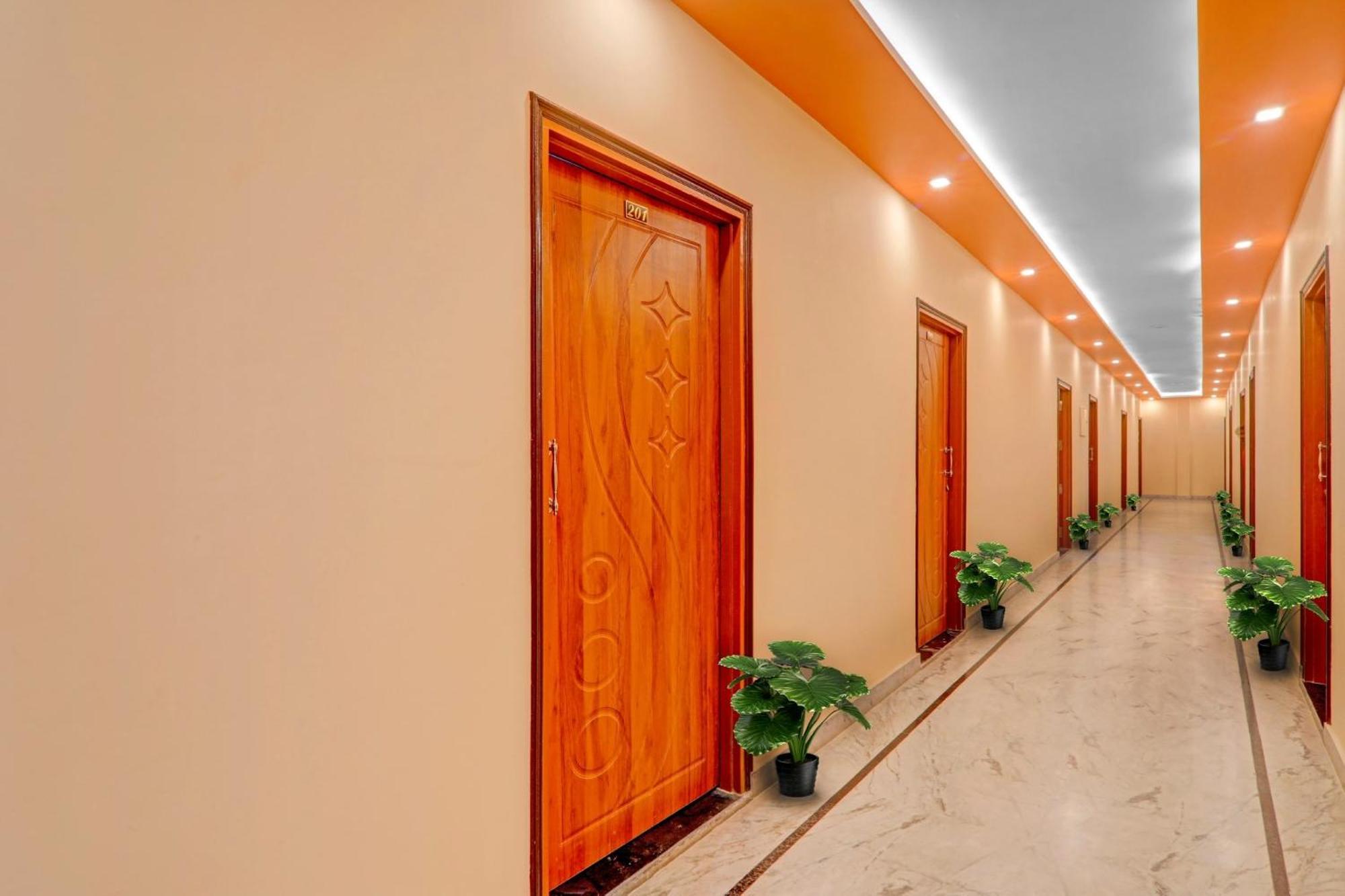 Hotel O Chauhan Palace Lucknow Exterior foto